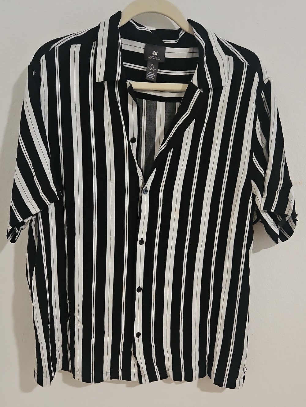 H&M Black and White Vertical Stripe Short-Sleeve Button-Down Shirt
